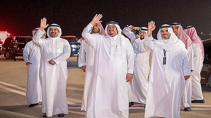 وليِّ عهد البحرين يغادرُ الرياض