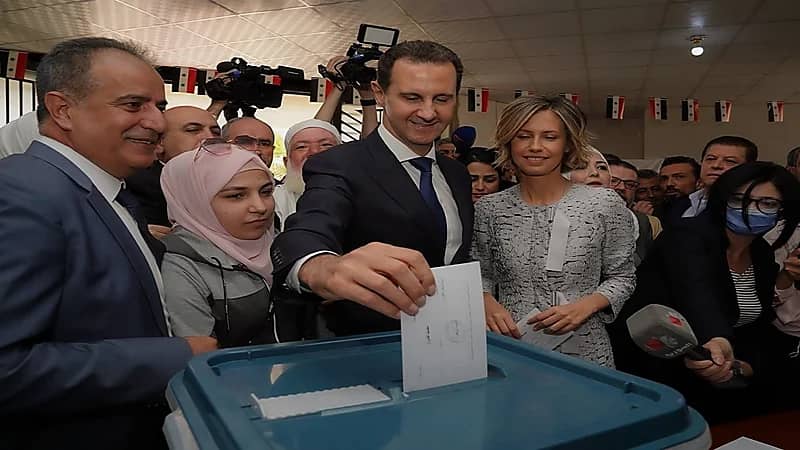 بالصور.. بشار الأسد وزوجته يدليان بصوتيهما في الانتخابات البرلمانية