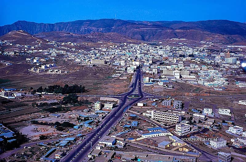 منظر جوي جميل لمدينة أبها قبل 43 عام