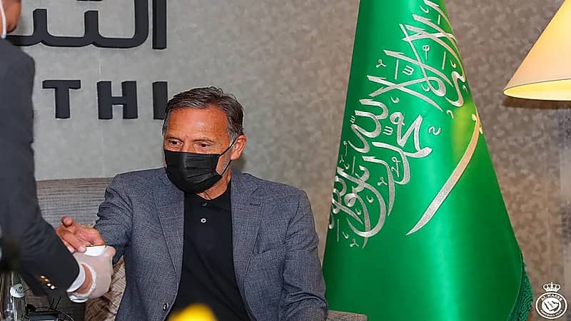 شاهد.. وصول مدرب النصر الجديد "روسو" للرياض