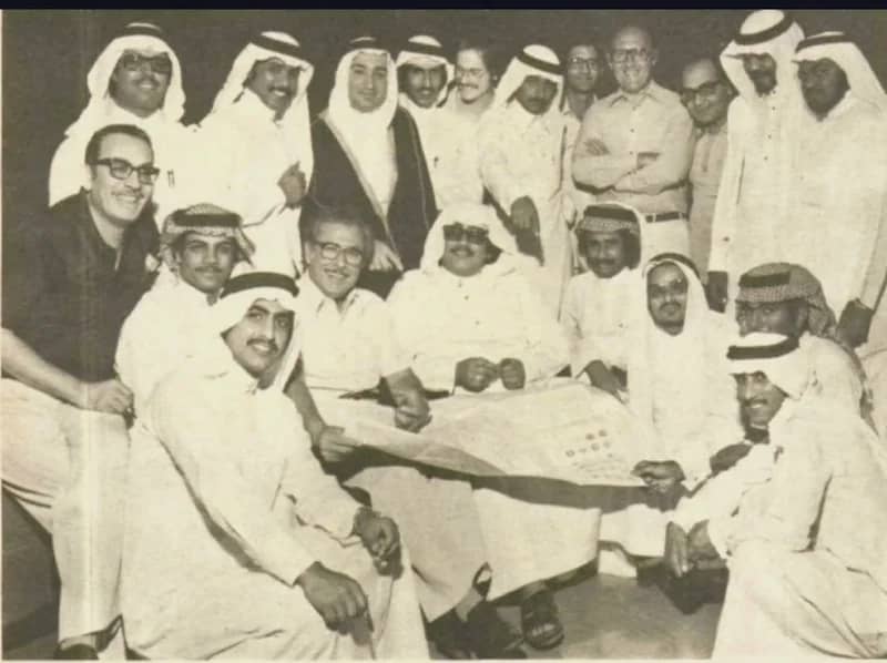 صورة قديمة لمجموعة من موظفي مؤسسة النقد