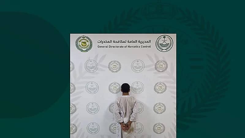 القبض على مقيم لترويجه مواد مخدره بمنطقة الباحة.. فيديو