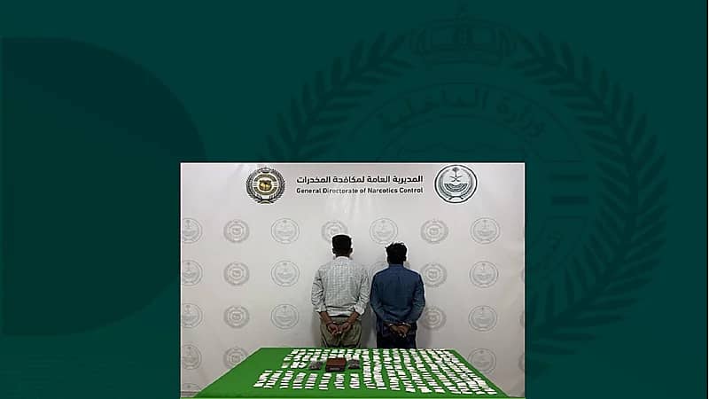 القبض على مقيمين لترويجهما مادتي الميثامفيتامين والحشيش المخدرتين