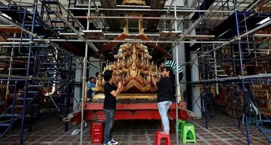 بالصور: اعتقاد.. هذه العربة ستذهب بملك تايلاند الراحل للجنة