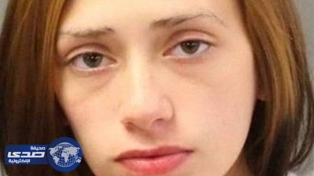 مراهقة تنجب بشكل سري وتلقي بطفلتها من النافذة