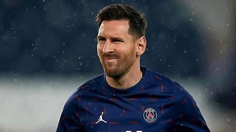 جماهير مارسيليا تنوي قذف "ميسي" بأموال مزيفة