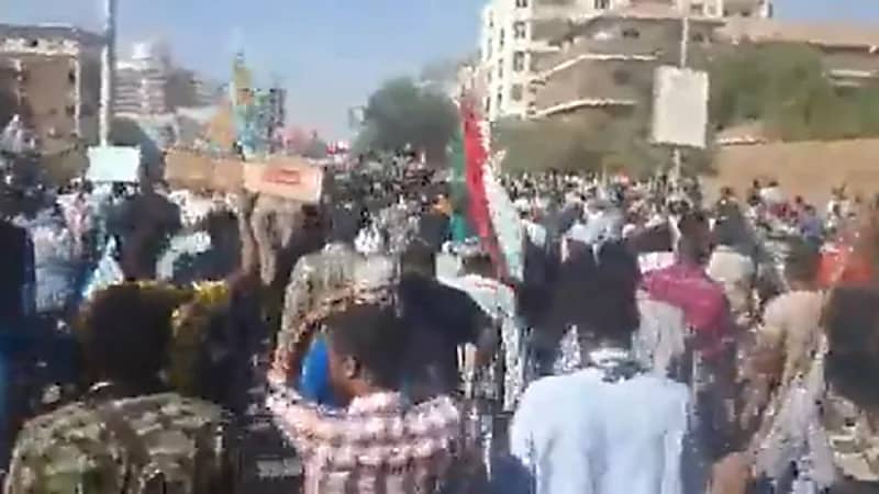 بالفيديو.. مظاهرات حاشدة تجتاح الخرطوم