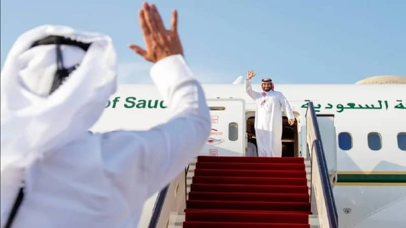 شاهد.. ولي العهد يغادر قطر متجها إلى البحرين
