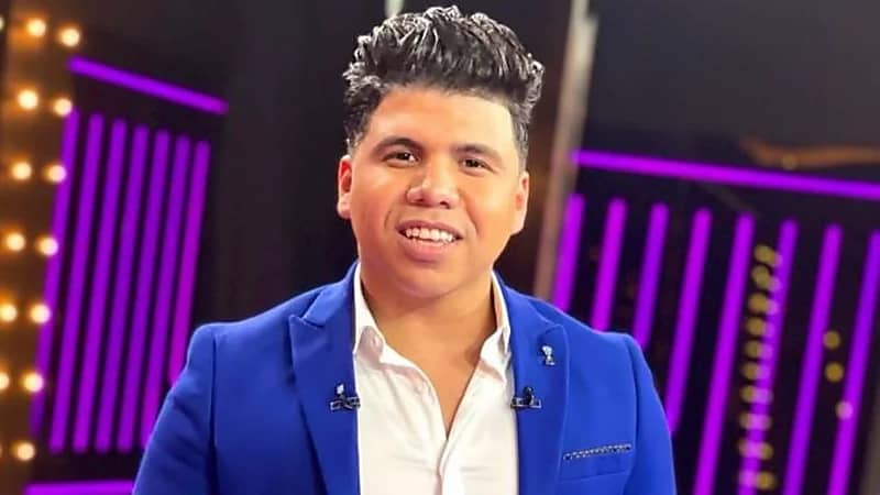 شاهد.. عمر كمال يفاجئ جمهوره بصورة جديدة من تركيا 