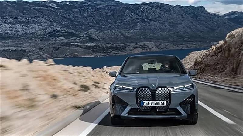 شركة BMW تكشف تفاصيل النسختين I4 و IX موديل 2022