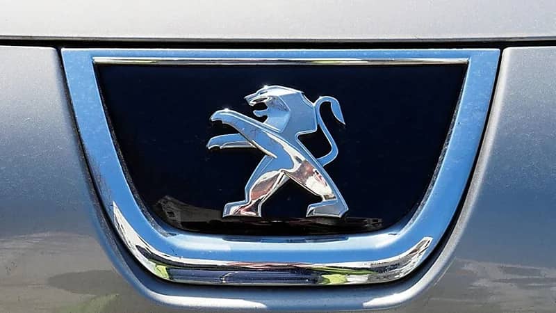 شاهد.. "بيجو" تطلق نماذج معدلة من مركبات Expert العالمية