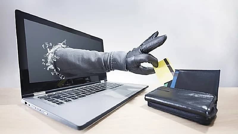 "المفرّط أولى بالخسارة" .. بالفيديو : لهذا السبب نحن فريسة سهلة للاحتيال الإلكتروني