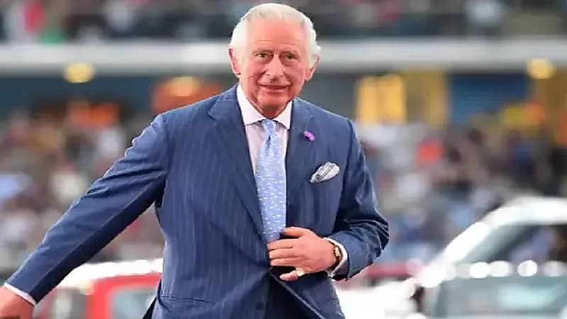 الملك تشارلز: ننعي بحزن والدتنا الملكة إليزابيث ووفاتها أحزننا جميعا