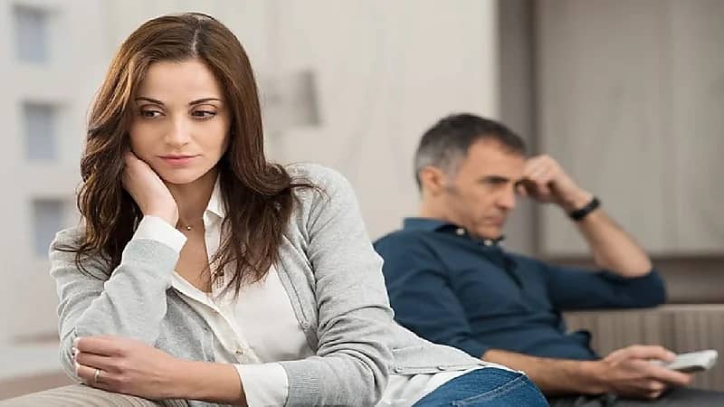 بالفيديو.. أسباب ظهور "الفراغ العاطفي" بين الزوجين