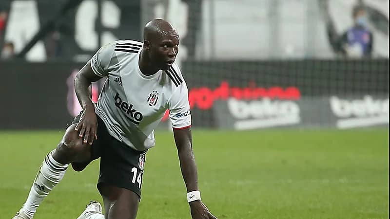 عملية زراعة شعر وراء استبعاد أبو بكار من بشكتاش