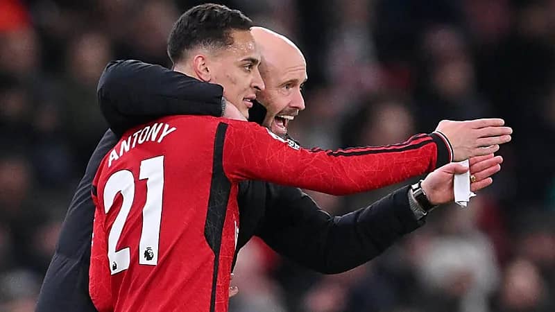 مهاجم مانشستر يونايتد يتورط في إهانة مدربه