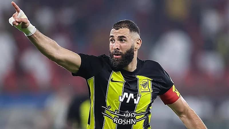 بنزيما يتدخل لإقناع زيدان بتدريب الاتحاد