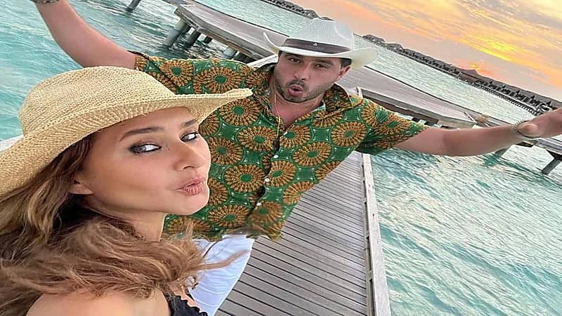 هشام عاشور يرد على شائعات انفصاله عن نيللي كريم بطريقته الخاصة