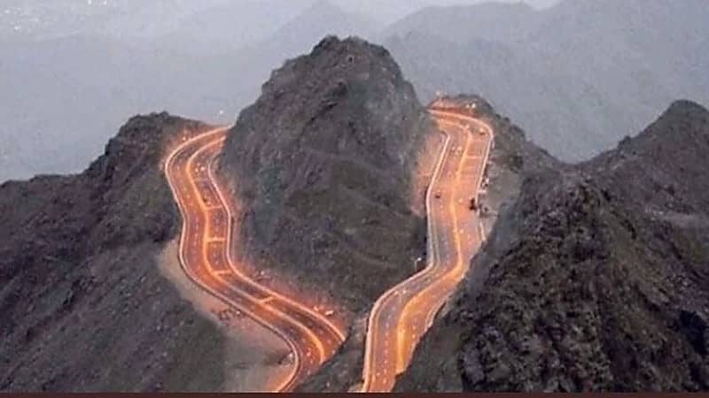 إعادة فتح طريق الهدا بعد توقف الأمطار ووضوح الرؤية