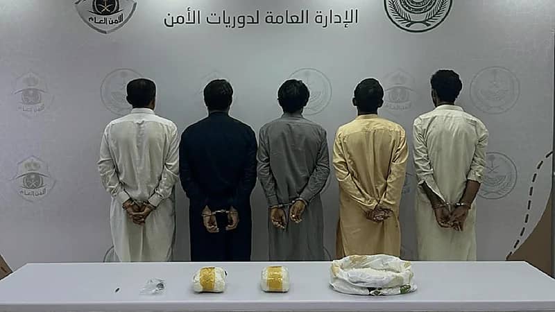 ضبط 5 مقيمين لترويجهم 4 كيلوجرام من مادة الشبو المخدر بجدة
