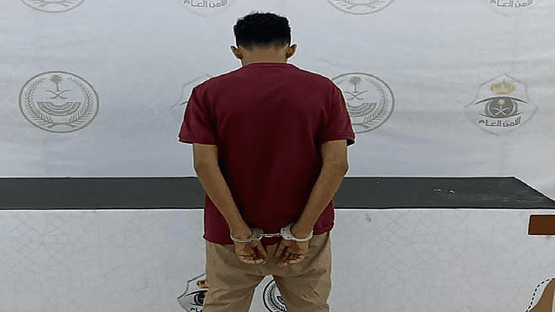 القبض على مواطن لنقله في مركبته 16 مخالفًا