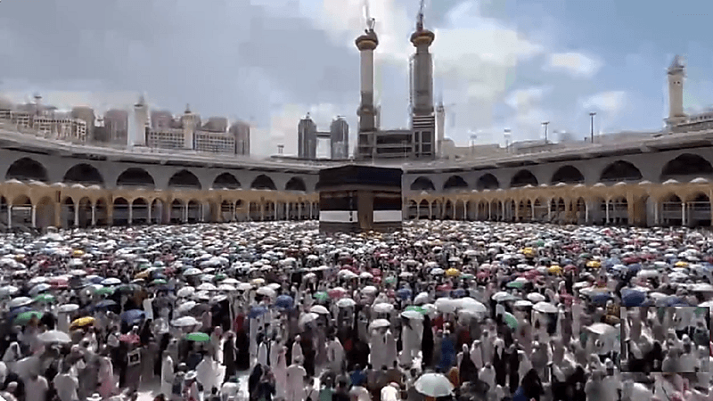 بالفيديو.. حجاج بيت الله ينهون اليوم المناسك بطواف الوداع