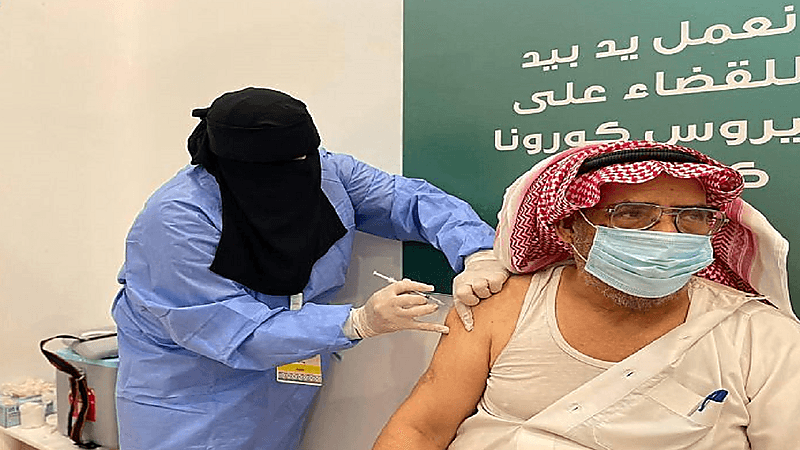 الصحة: تحقيق نسب عالية وصلت إلى 98% في تحصين كبار السن بلقاح كورونا