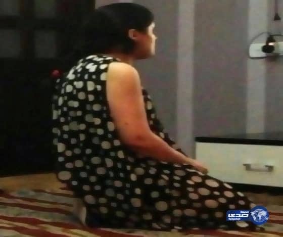 بالفيديو.. مواطن يعثر على نقود كويتية في بطن " ضب "