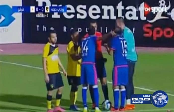 بالفيديو..حارس مرمي مصري يخرج بالكرة خارج منطقة الجزاء