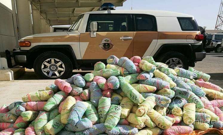 ضبط وافد أسيوي بحوزته 450 حزمة قات في المزاحمية