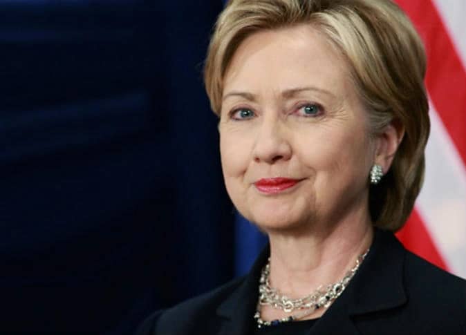 وزارة العدل الأمريكية تحقق في قرارات FBI حول اختراق بريد كلينتون