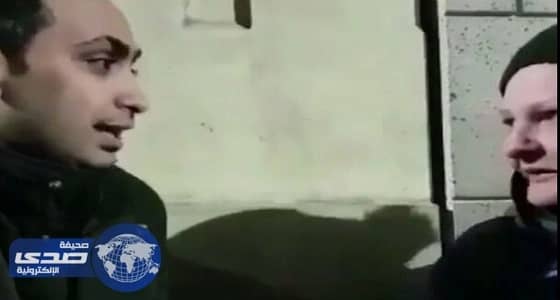 بالفيديو ..مسنة بريطانية تشهر إسلامها علي يد طالب مبتعث