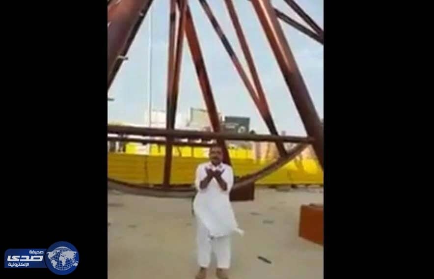 بالفيديو .. باكستاني يكمل عمرته بزيارة دراجة أبونا آدم بجدة