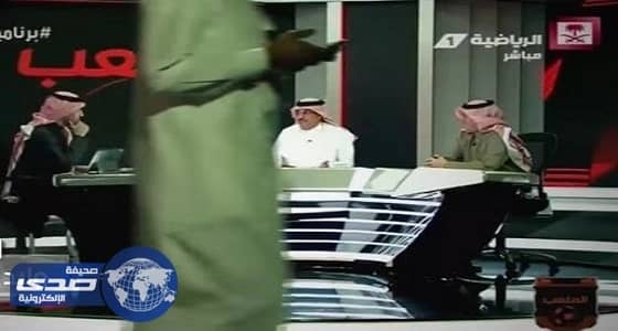 بالفيديو.. مقدم برنامج الملعب يعتذر عن خطأ فني على الهواء
