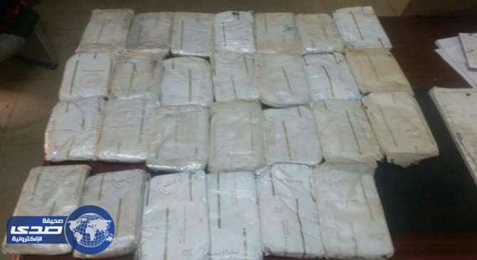 شرطة جازان تقبض على مئات المخالفين الأفارقة وتضبط كميات من القات والحشيش