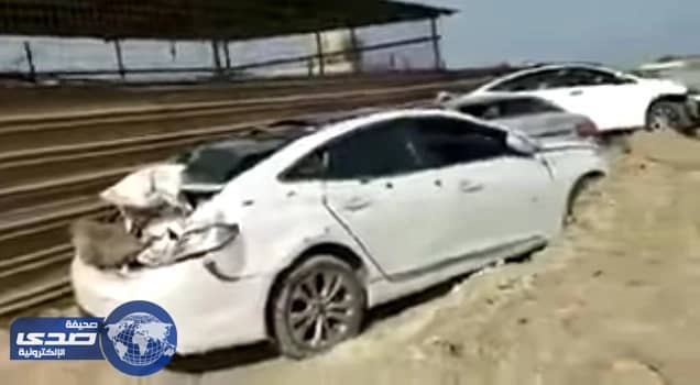 بالفيديو .. سيارات محطمة و دماء خلفتها مداهمة مزرعة الإرهابيين بالقطيف