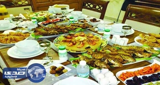 كاتب صحفي يكشف علاقة الطعام بشهر رمضان