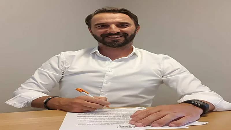 أبها يتعاقد رسميًا مع المدرب السلوفاكي مارتن سيفيلا