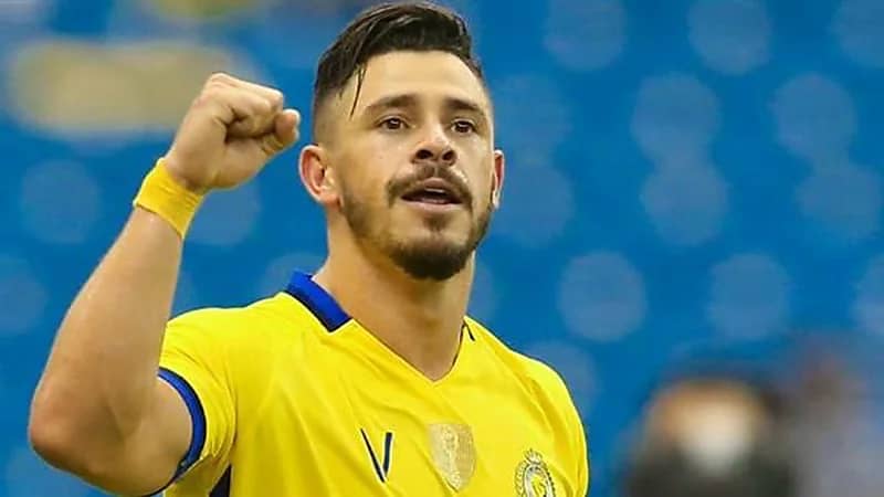 جوليانو يتعاقد مع كورنثيانز البرازيلي بعد رحيله عن النصر 