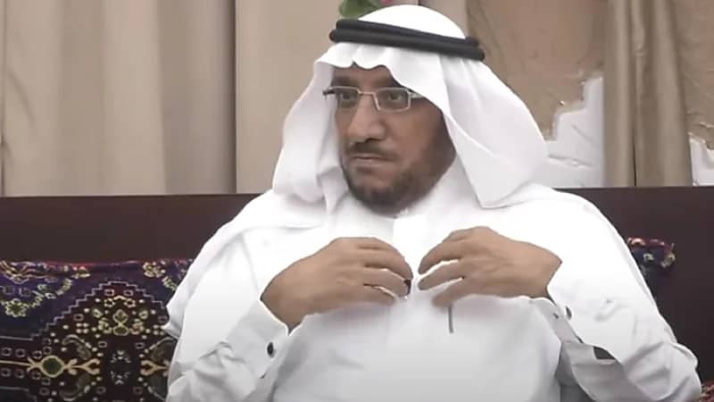 بالفيديو.. مدير مدرسة يروي قصة صادمة عن "طالب" سببت له الآلم