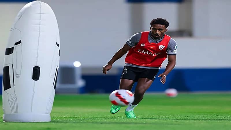 الهلال يؤدي مرانا اعتياديا استعدادا لمواجهة الباطن "صور"