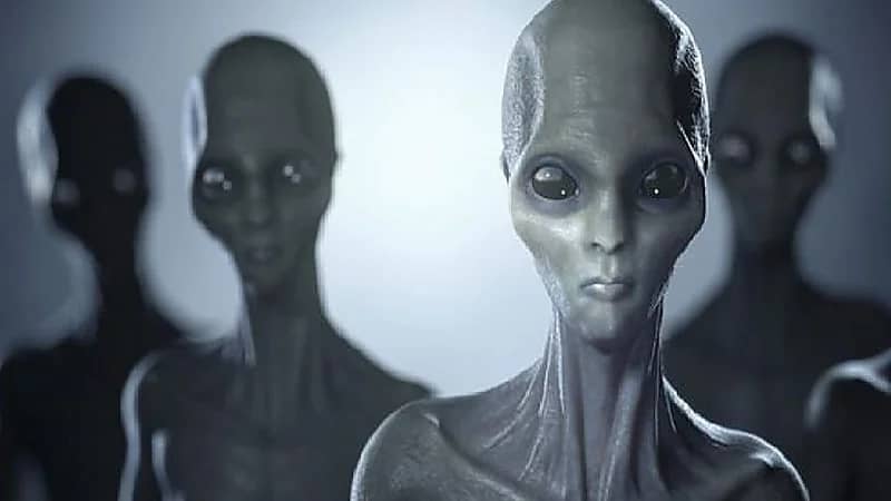 البنتاغون:  الفضائيين هبطوا على الأرض وامرأة حملت منهم