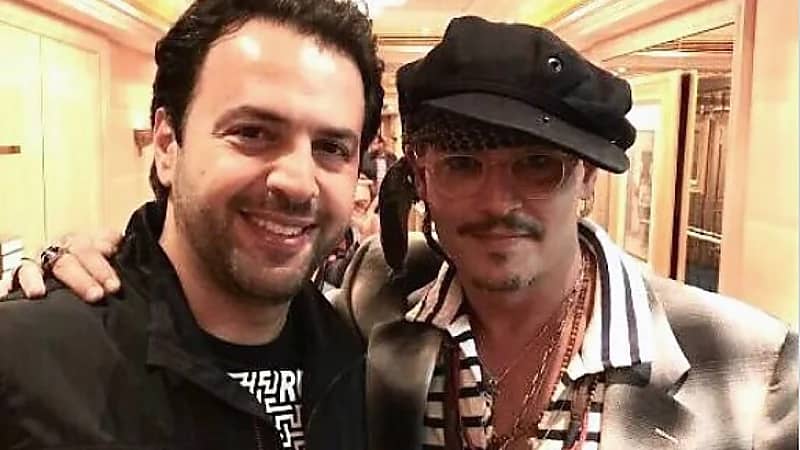 الفنان تيم حسن يتعرض لحملة انتقادات بعد تهنئته لجوني ديب