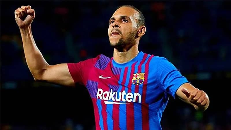 مهاجم برشلونة يتلقى عرضا من الشباب