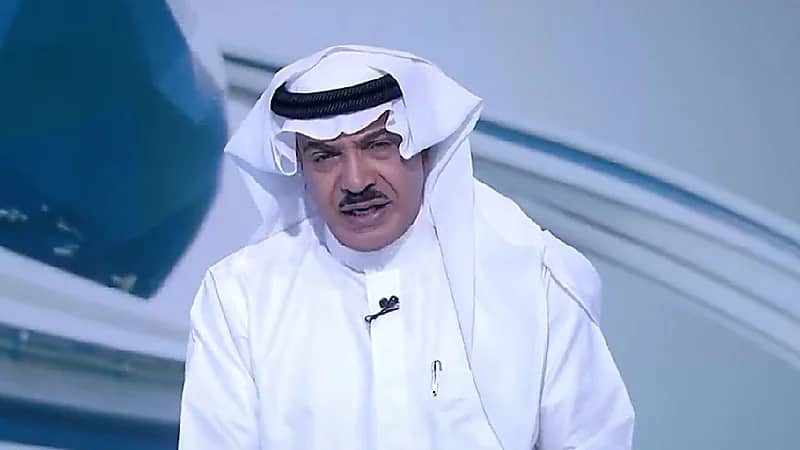 بالفيديو .. مذيع "الإخبارية" ينعى أستاذه غالب كامل بالدموع