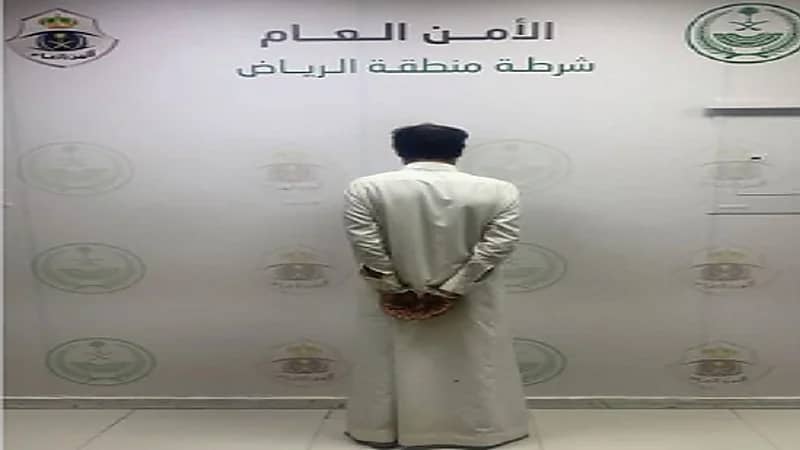 القبض على شخص لسطوه على محال تجارية بالرياض