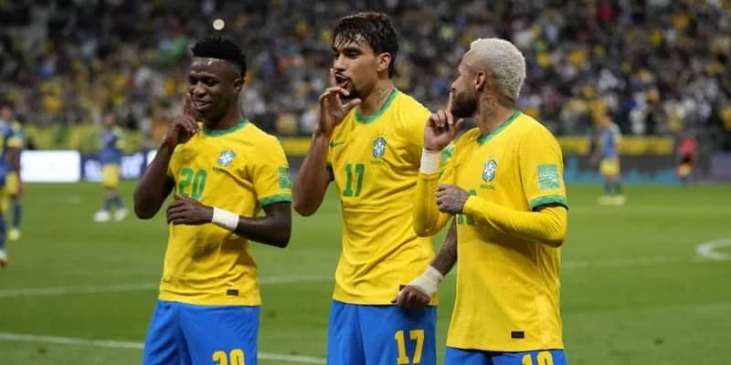 البرازيل تواصل الصدارة في التصنيف العالمي وإيطاليا تتقدم