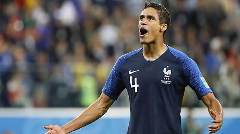 مدافع فرنسا رافائيل فاران يقترب من المشاركة في مونديال قطر