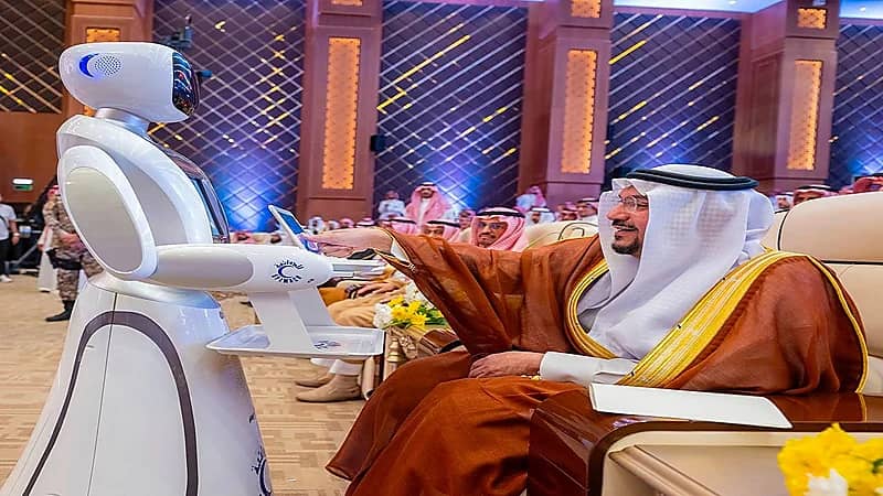 أمير القصيم يدشن كيان صناعي جديد للأدوية