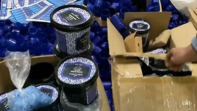 ضبط مستحضرات تجميل منتهية الصلاحية ومجهولة المصدر بمكة